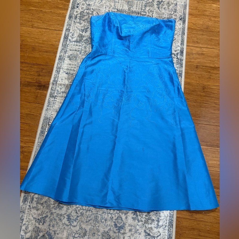 Ann Taylor Vibrant Blue Strapless Dress- size 10 - 100% silk - embroidered
